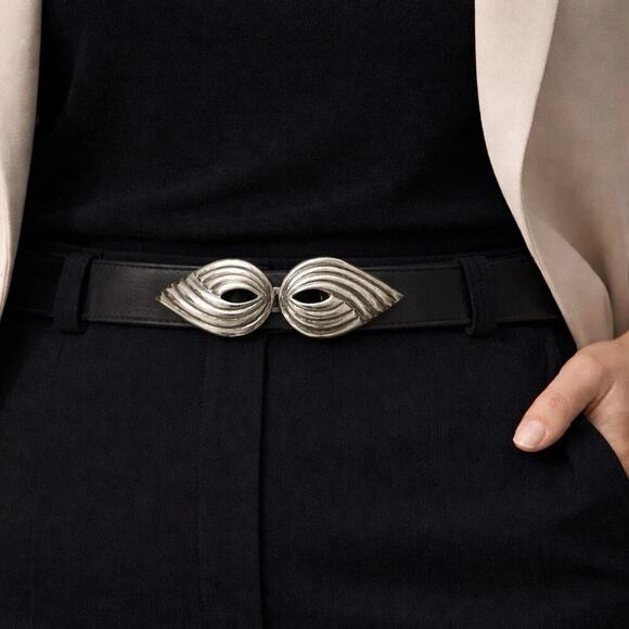 Mimi Di n Accessories - Mimi di N 1986 Silver Tone Sculptural Belt Buckle